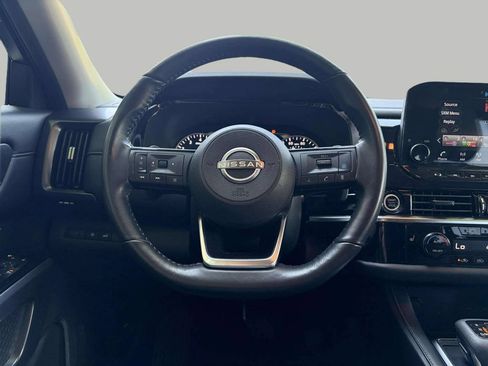 Used 2023 Nissan Pathfinder SL AWD/4WD image 13