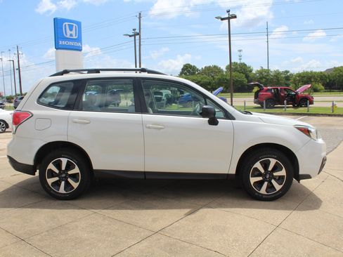 Used 2017 Subaru Forester 2.5i w/ Alloy Wheel Package AWD/4WD image 4