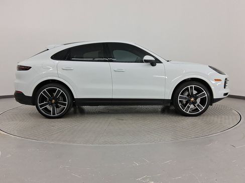 Used 2022 Porsche Cayenne S image 9