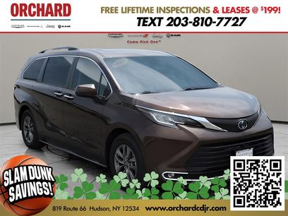 Used 2022 Toyota Sienna XLE