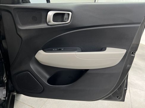 Used 2025 Hyundai Venue SEL FWD image 24