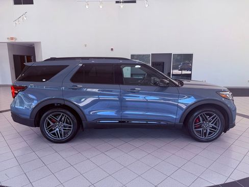 Used 2025 Ford Explorer ST AWD/4WD image 18