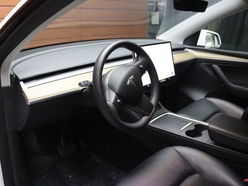 Used 2023 Tesla Model Y Long Range image 34