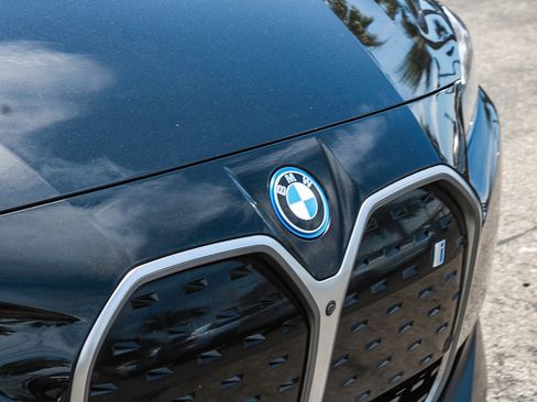 Used 2023 BMW i4 eDrive40 RWD image 9