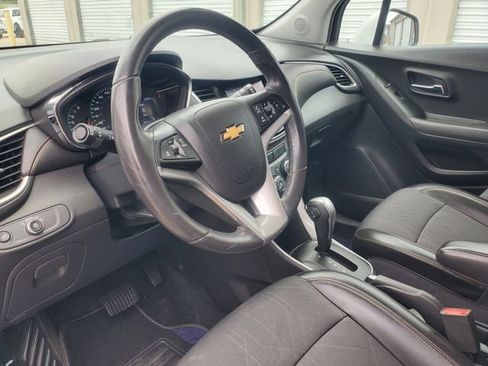 Used 2020 Chevrolet Trax LT w/ LT Convenience Package AWD/4WD image 10