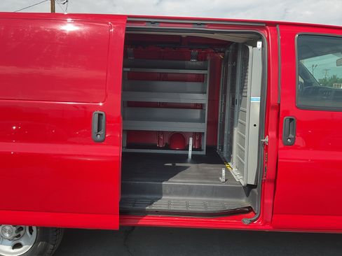 Used 2017 Chevrolet Express 2500 RWD image 6