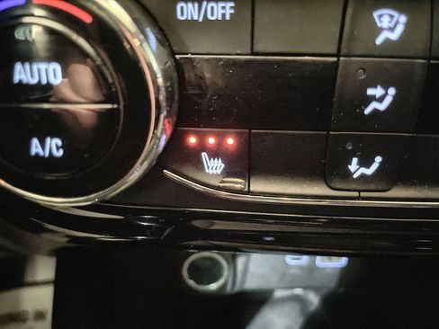 Used 2024 Chevrolet Trax RS w/ Sunroof Package image 32