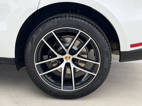 Used 2023 Porsche Macan AWD/4WD image 13