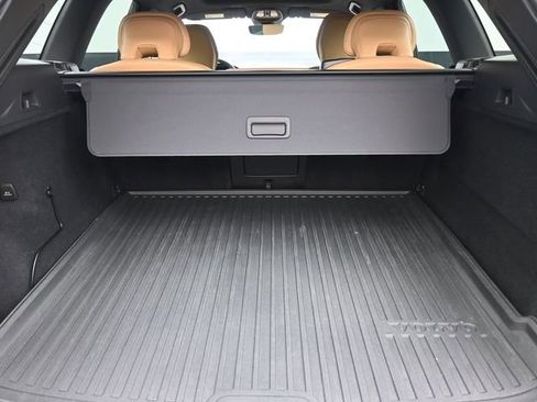 Used 2023 Volvo XC60 B5 Ultimate w/ Protection Package Premier image 33