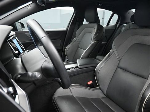 Used 2024 Volvo S60 B5 Plus image 9
