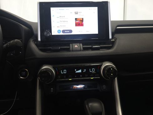 Used 2024 Toyota RAV4 XLE w/ Convenience Package FWD image 12