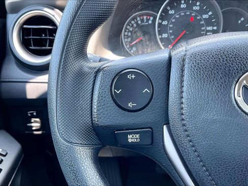 Used 2016 Toyota RAV4 LE FWD image 22