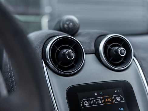 Used 2020 McLaren 620R image 45