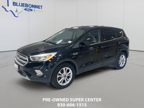 Used 2017 Ford Escape SE FWD image 1