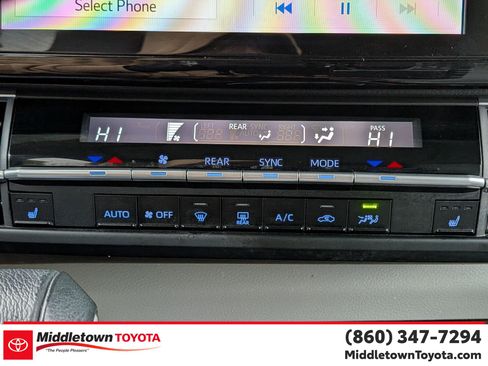 Used 2024 Toyota Sienna XLE image 25