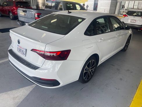 Used 2024 Volkswagen Jetta Sport FWD image 3