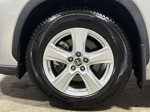 Used 2023 Toyota Highlander LE image 27