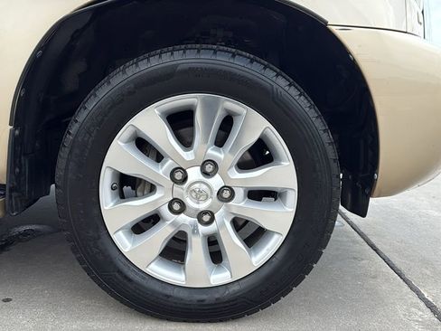 Used 2014 Toyota Sequoia Platinum RWD image 36