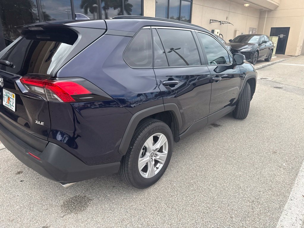Used 2021 Toyota RAV4 XLE w/ Convenience Package FWD image 11