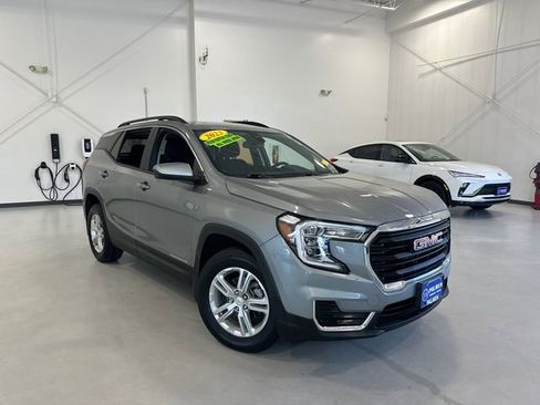 Used 2023 GMC Terrain SLE w/ Driver Convenience Package AWD/4WD image 4