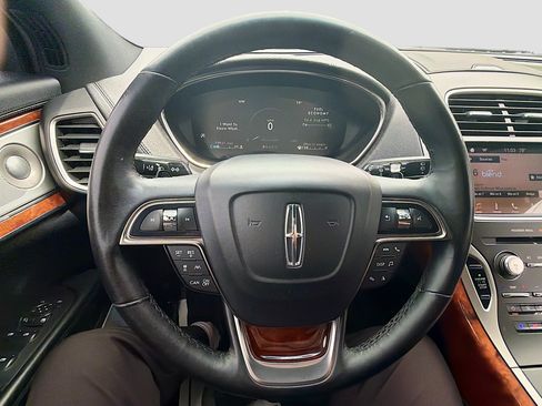 Used 2019 Lincoln Nautilus Reserve w/ Ultimate Package FWD image 11
