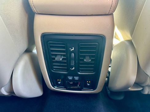 Used 2017 Jeep Grand Cherokee Limited AWD/4WD image 17