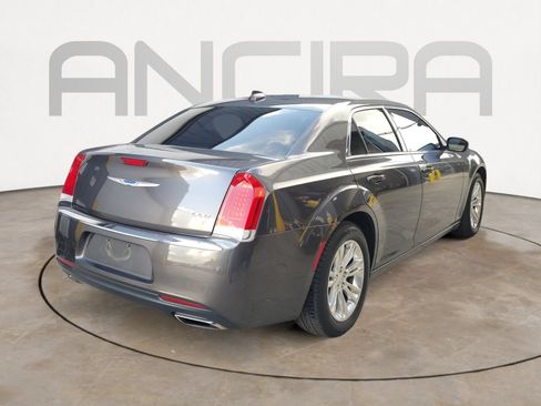 Used 2018 Chrysler 300 Touring w/ Driver Convenience Group RWD image 5