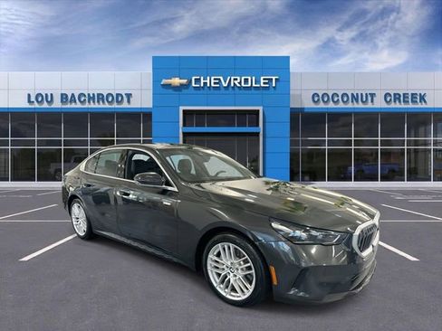 Used 2024 BMW 530i w/ Premium Package image 2