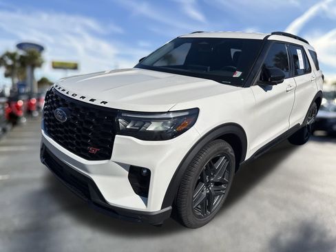 Certified 2025 Ford Explorer ST image 9