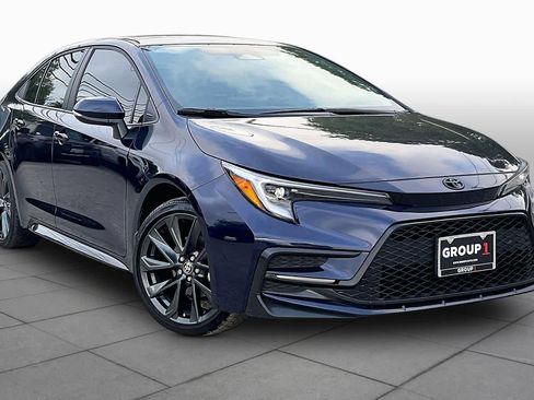 Used 2026 Toyota Corolla SE FWD image 3