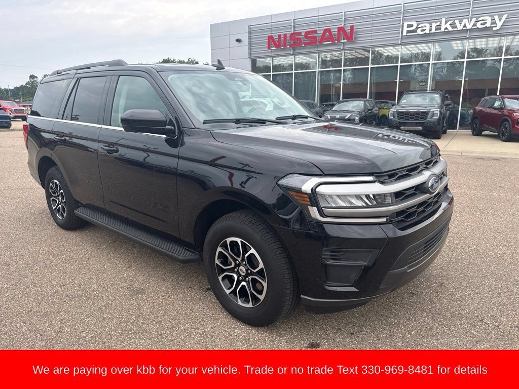 Used 2024 Ford Expedition XLT AWD/4WD image 2