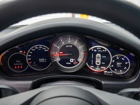 Used 2022 Porsche Panamera GTS w/ Premium Package image 18