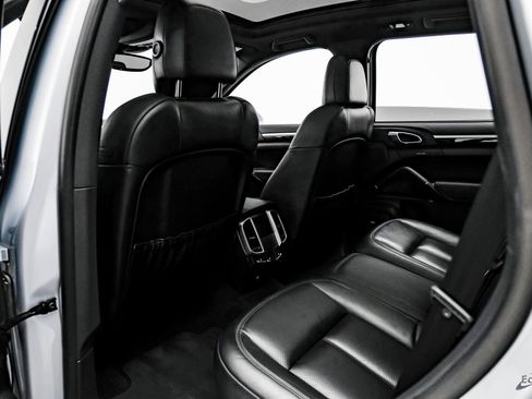 Used 2017 Porsche Cayenne S image 70