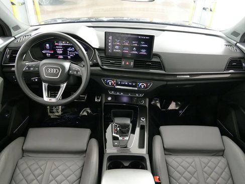 Used 2023 Audi SQ5 Premium Plus w/ Premium Plus Package image 9
