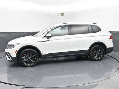 Used 2024 Volkswagen Tiguan SE image 4