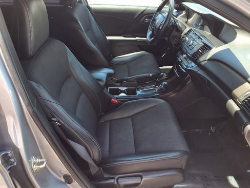 Used 2017 Honda Accord Sport image 24