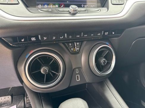 Used 2021 Chevrolet Blazer LT FWD image 17