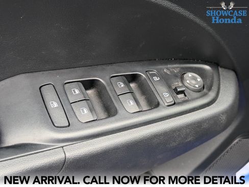 Used 2024 Hyundai Venue SEL FWD image 8