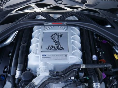Used 2022 Ford Mustang Shelby GT500 w/ Carbon Fiber Track Pack RWD image 3