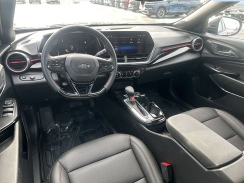 Certified 2025 Chevrolet Trax RS w/ Sunroof Package image 4