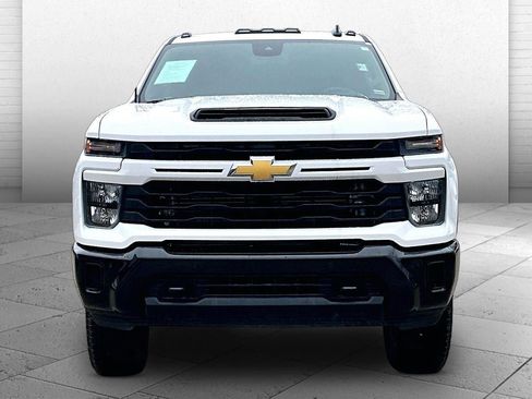 Used 2025 Chevrolet Silverado 2500 Custom w/ Custom Value Package AWD/4WD image 2