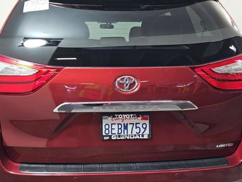Used 2017 Toyota Sienna Limited Premium FWD image 5