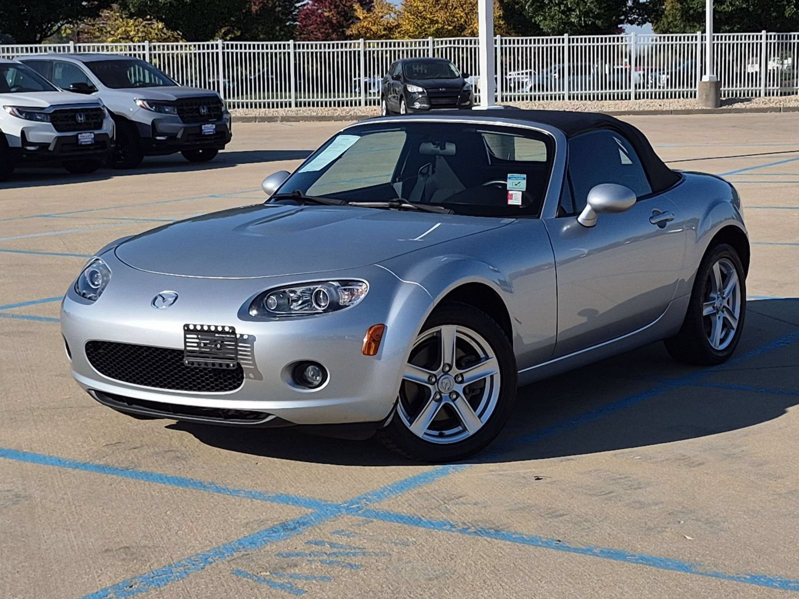 Used 2006 MAZDA MX-5 Miata Touring RWD image 2