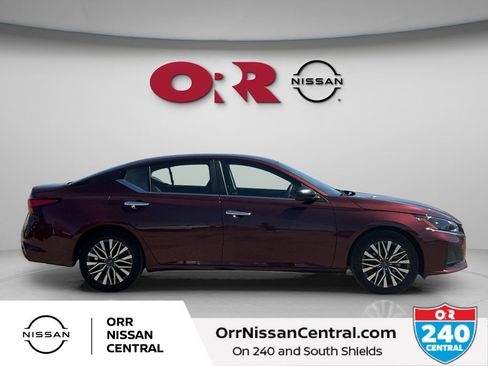 Used 2025 Nissan Altima 2.5 SV image 4