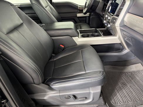 Used 2022 Ford F250 Lariat w/ Black Appearance Package AWD/4WD image 11