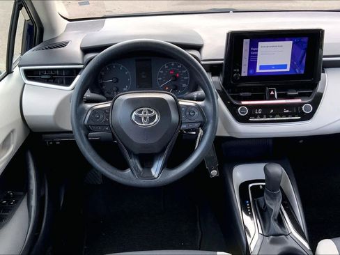 Used 2025 Toyota Corolla LE image 5