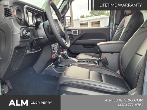New 2025 Jeep Gladiator Rubicon w/ Convenience Group AWD/4WD image 3