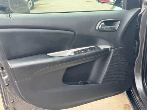 Used 2018 Dodge Journey SE w/ Popular Equipment Group FWD image 15