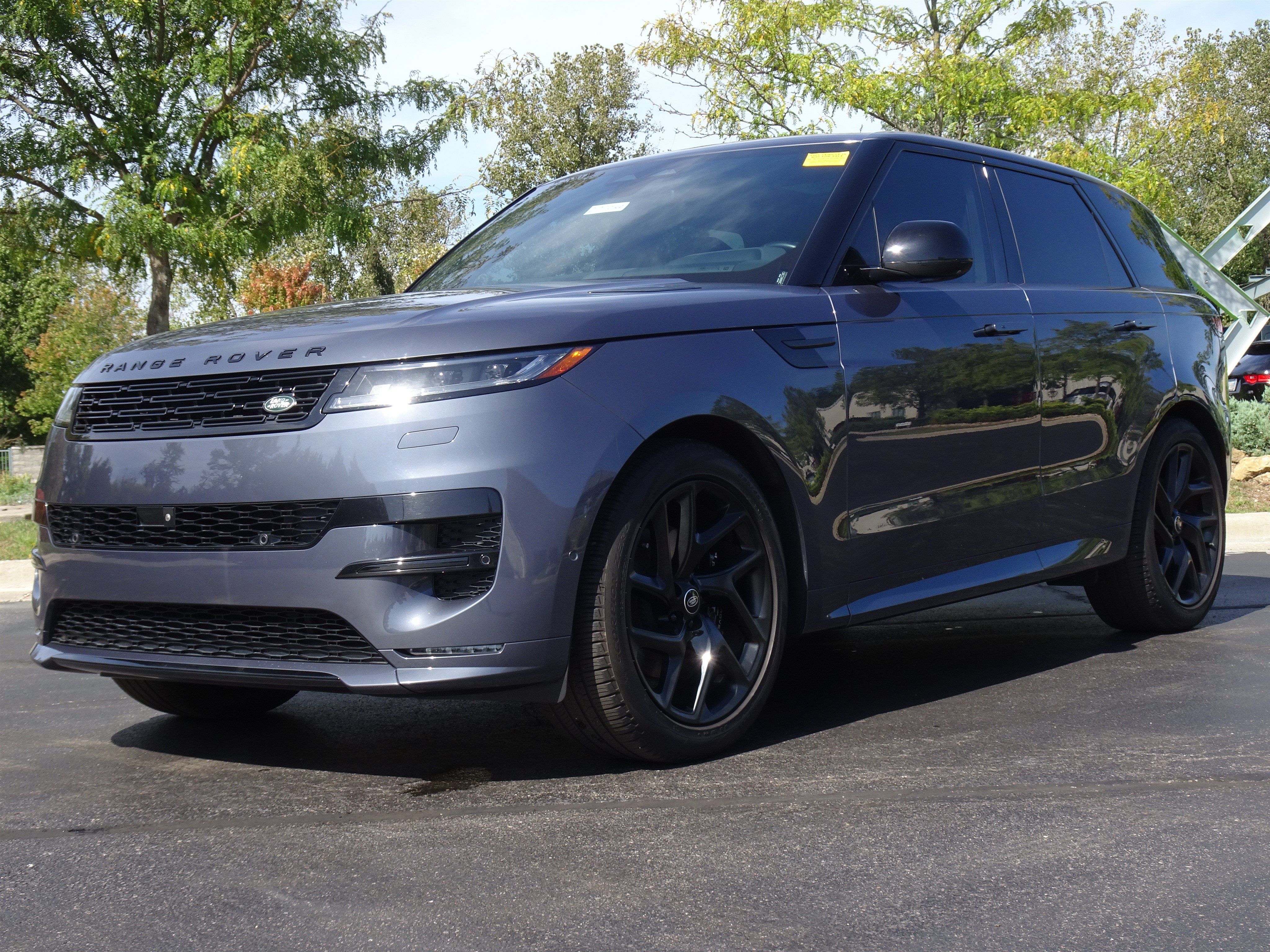 Certified 2024 Land Rover Range Rover Sport Dynamic SE AWD/4WD image 1
