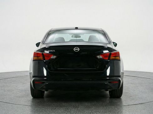 Used 2025 Nissan Altima 2.5 SV FWD image 7